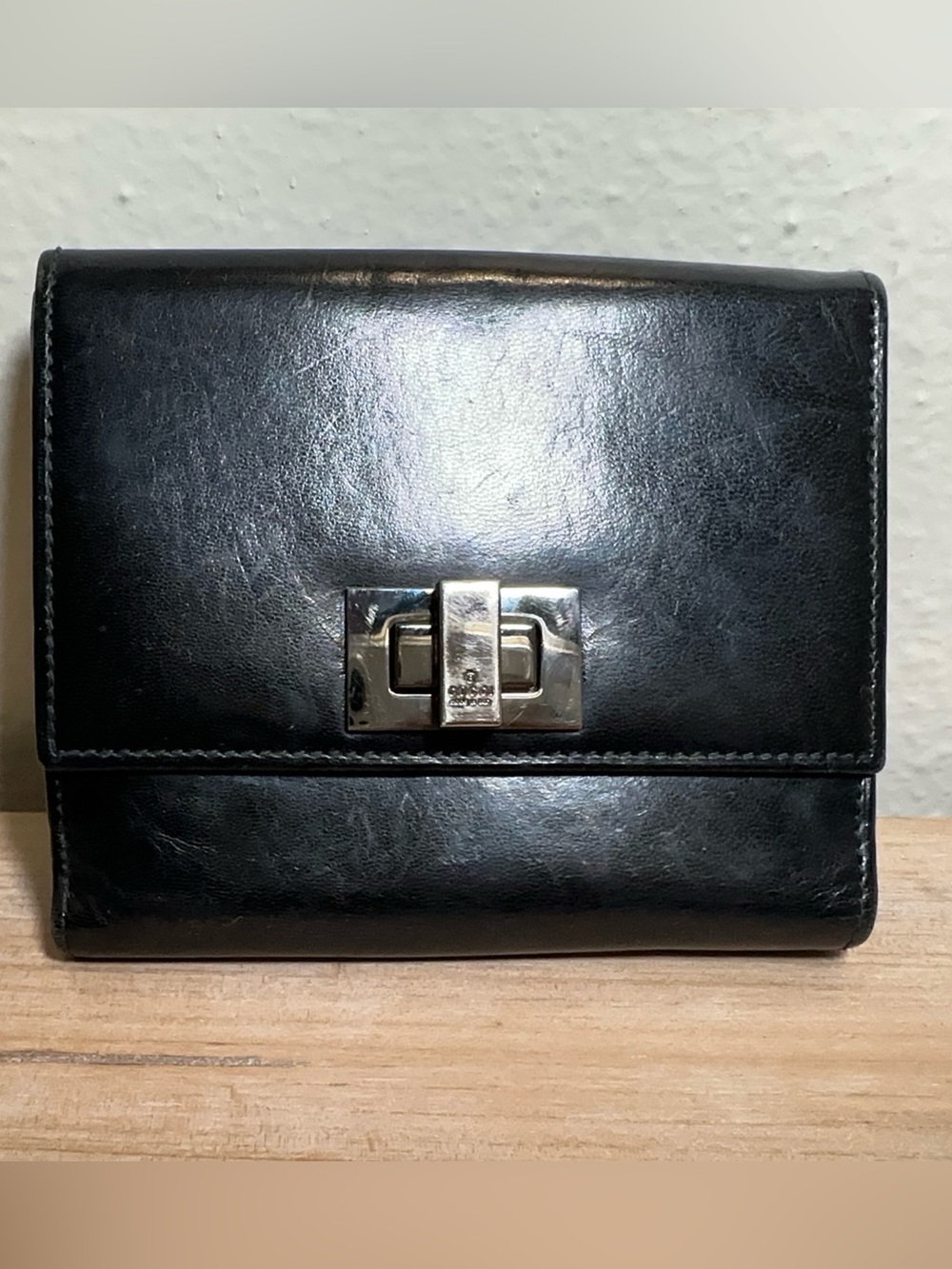 Gucci Black Leather Women’s Turn-Lock Wallet
